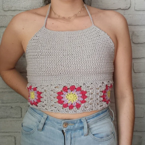 NWT Hand Crafted Womens Crochet Gray Floral Granny Square Cropped Halter Top XS - Picture 1 of 4